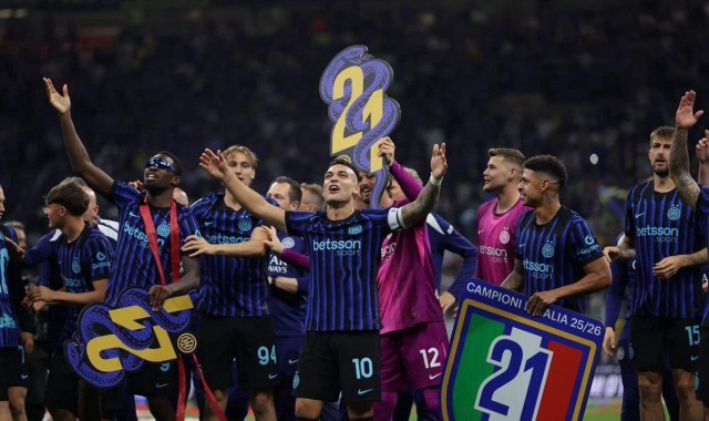 足坛一夜动态：国米意甲夺冠！曼联3-2利物浦 皇马2-0C罗输球